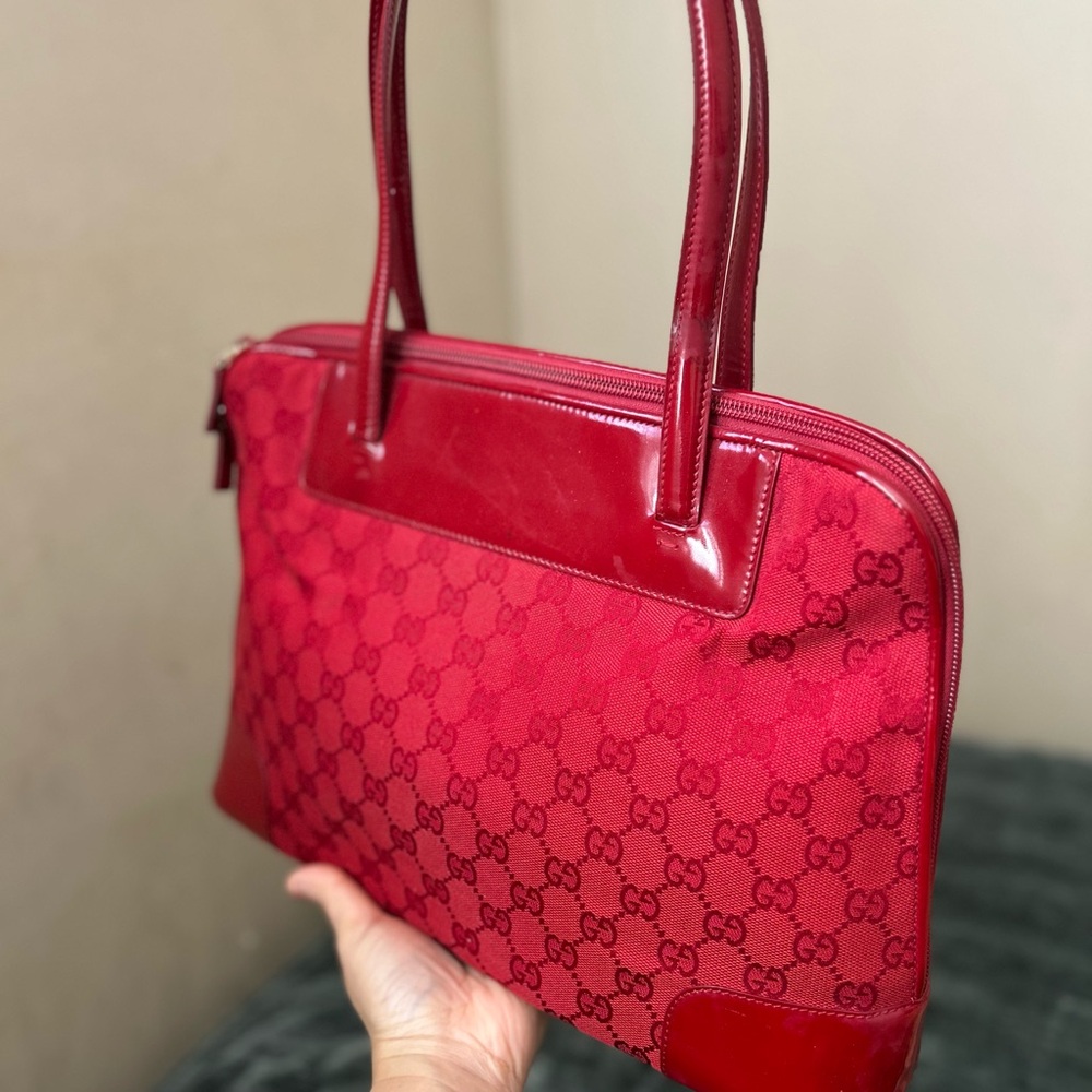 Gucci Red Shoulder Bag with Luxurious Leather Trim